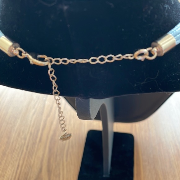 Glowing 18-22” necklace and matching glow earrings 1/4” as a stud or 2.5” dangle - Picture 4 of 7